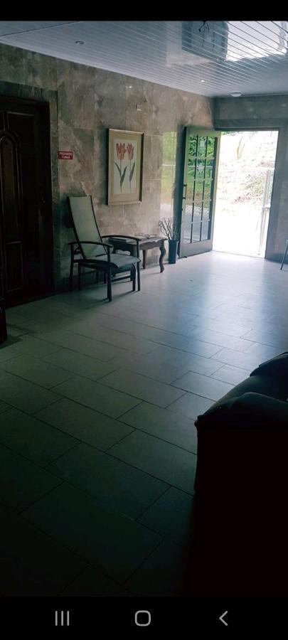 Hotel La Cueva Limon Extérieur photo