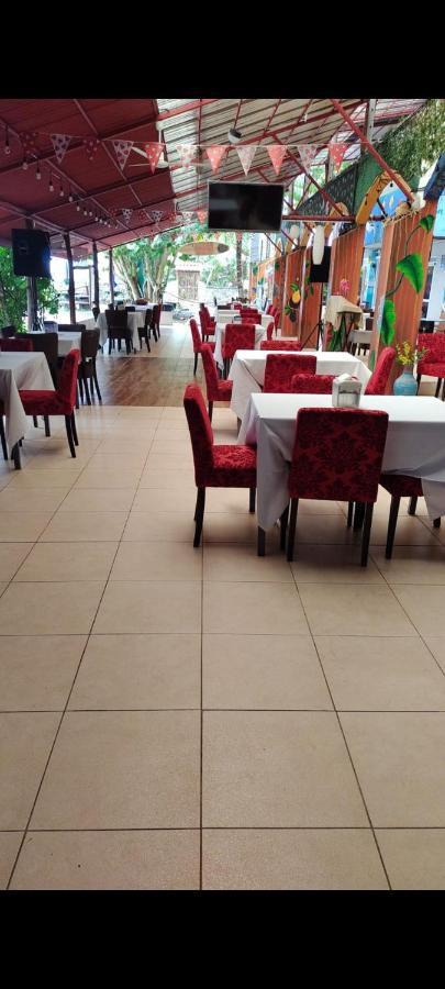 Hotel La Cueva Limon Extérieur photo